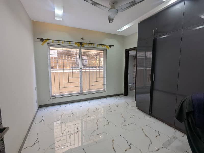 7 MARLA BRAND NEW UPER PORTION IN USMAN BLOCK AVAILABLE FOR RENT 8