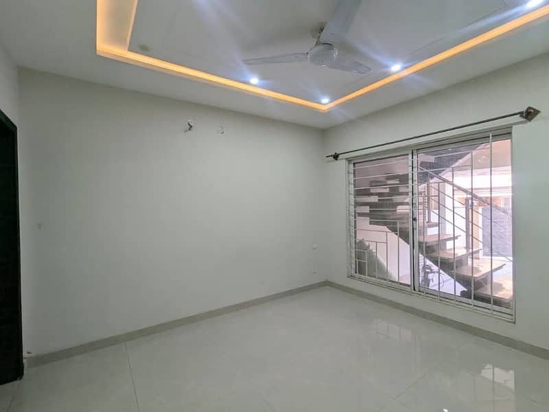 7 MARLA BRAND NEW UPER PORTION IN USMAN BLOCK AVAILABLE FOR RENT 9