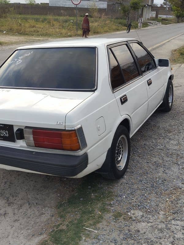 Nissan Sunny 1986 3