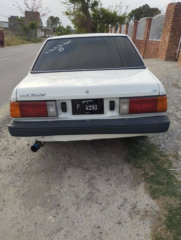 Nissan Sunny 1986 4