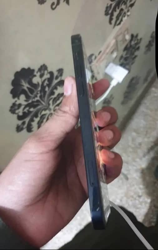 iPhone 12 non jv 64gb condition 10/9 battery health 98 1