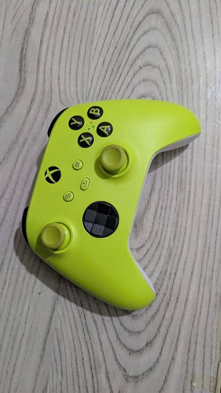 XBOX SERIES X CONTROLLER 0