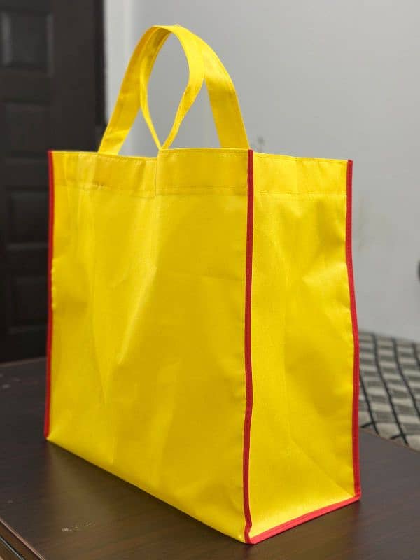 Ph/301-42-66-11-2Non Woven Bags D-cut W-cut and customize 2