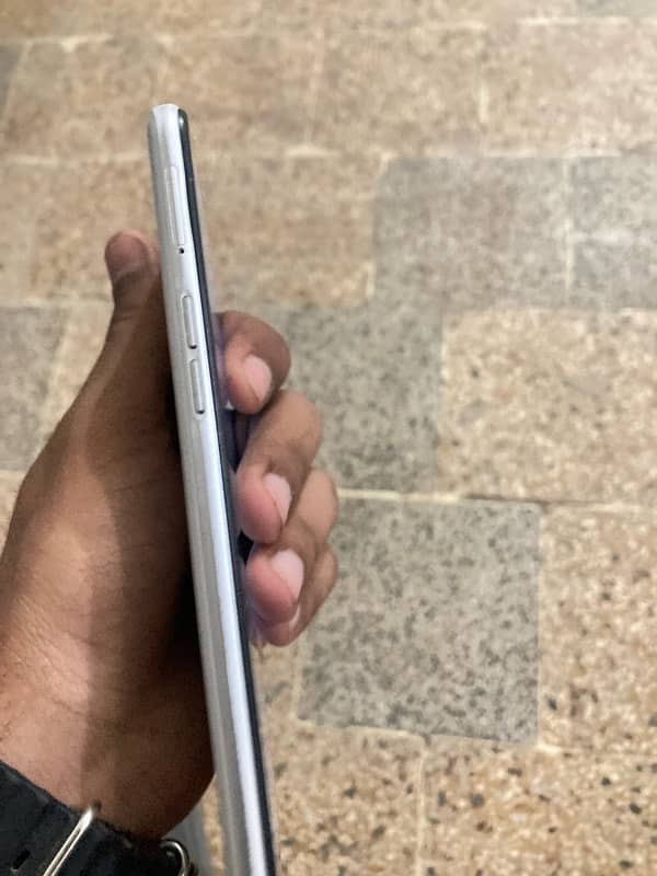 realme 6i . 4 128 gb with box all ok pata approved location sukkur hai 2