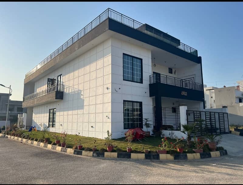 Prime Location 14 Marla Corner House available for Sale in B Block B-17 Islamabad Near Gate 1 GT Road!! 1