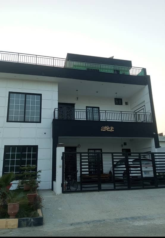 Prime Location 14 Marla Corner House available for Sale in B Block B-17 Islamabad Near Gate 1 GT Road!! 0