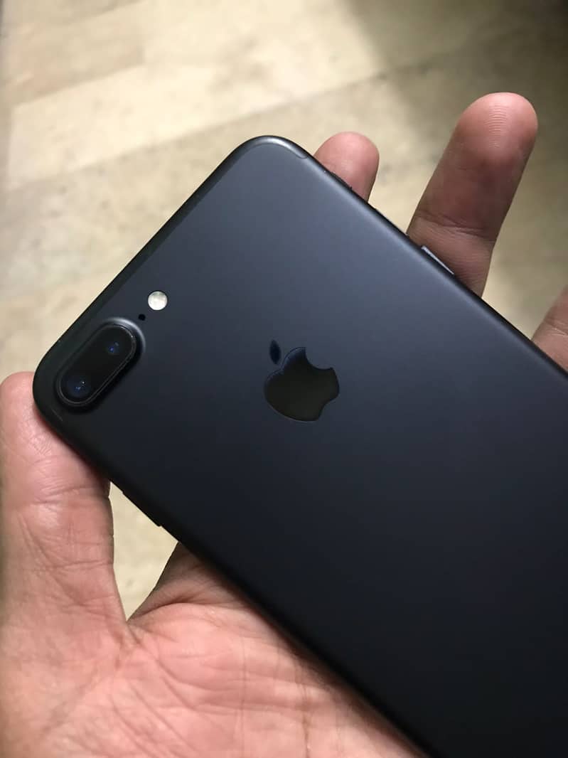 Apple iPhone 7 Plus 3