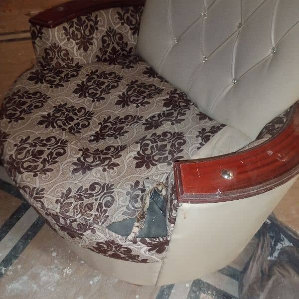 king Bed and 2 Sofa chairs For sale 10