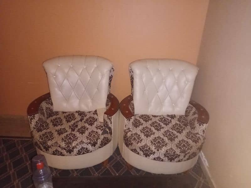 king Bed and 2 Sofa chairs For sale 11