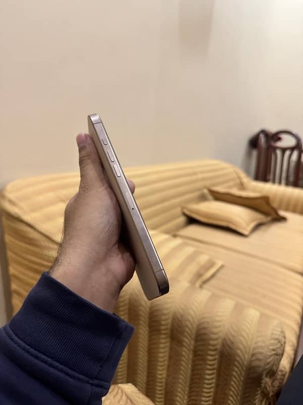 iphone 16 pro Max dessert Titanium 3