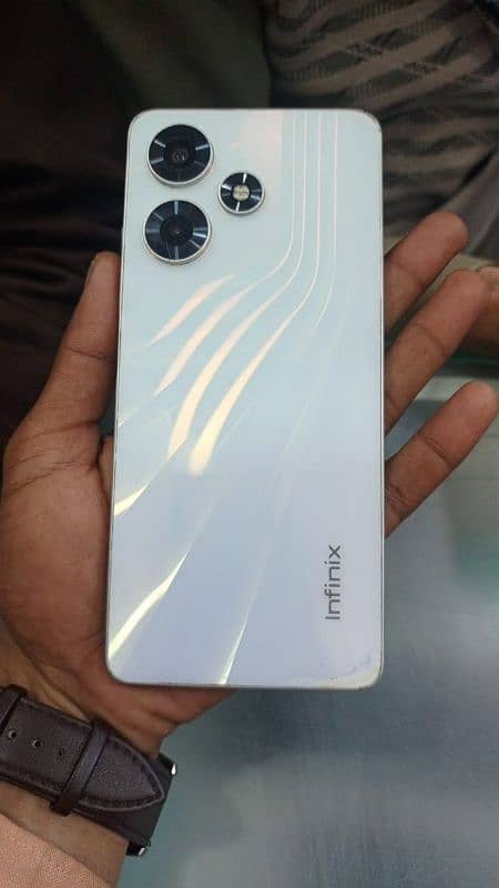 Infinix Hot30 (8+8) /128 0