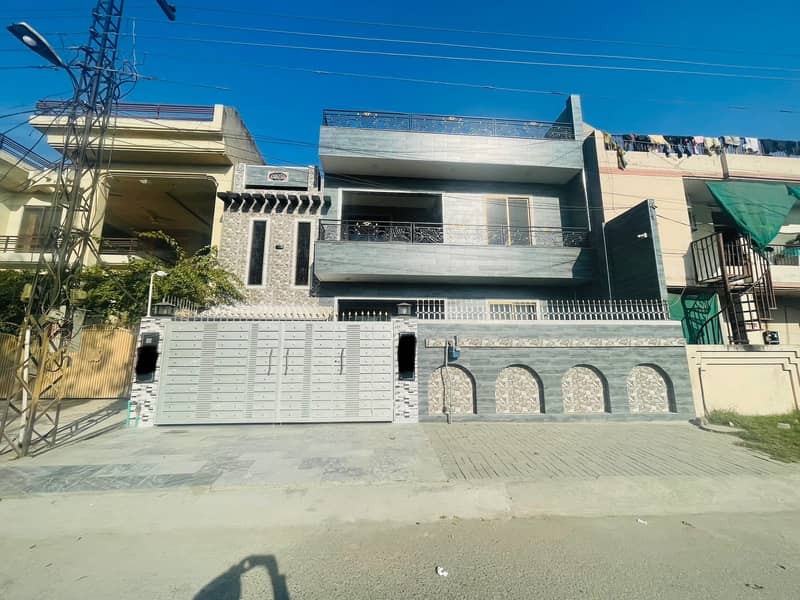 TEN MARLA DOUBLE STOREY HOUSE IN IQBAL TOWN VERY PRIME LOCATION 0