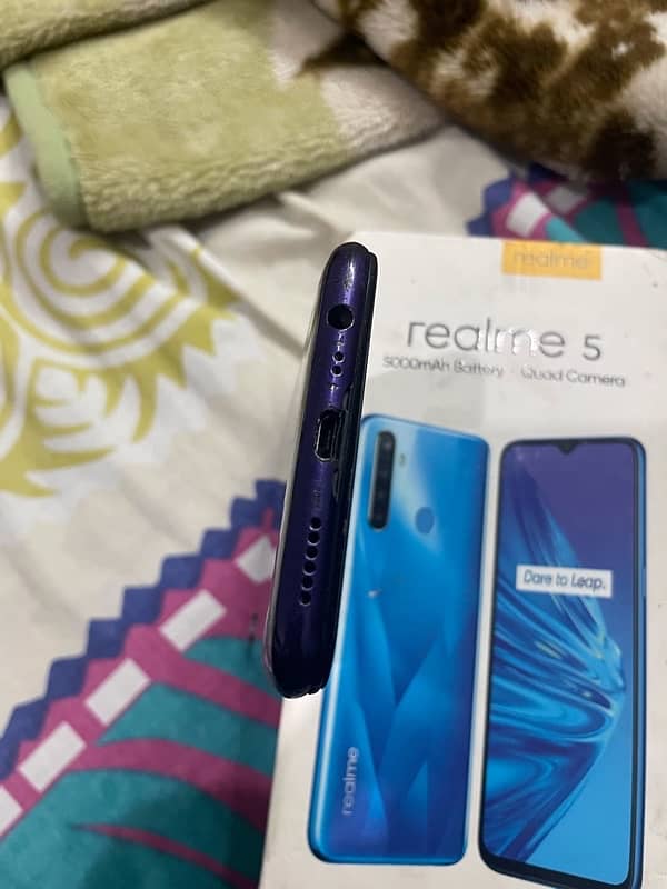 realme 5 with box 4