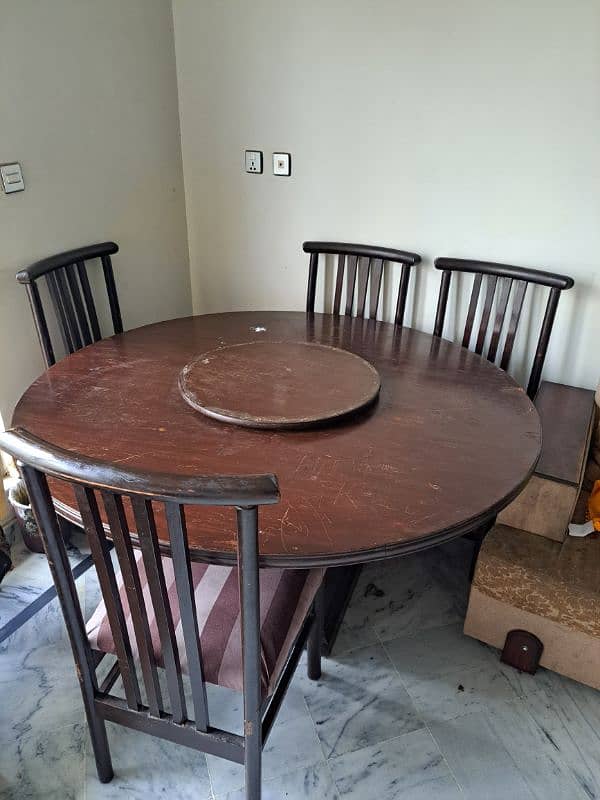 Dining table with 4 chairs for urgent sale 0