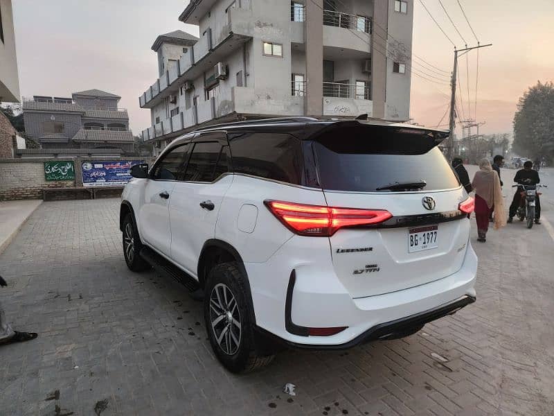 Toyota Fortuner V 2017 4