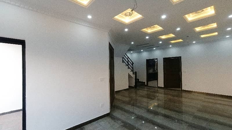 Prime Location A Centrally Located House Is Available For sale In Lahore 8