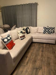 Luxury Designer L-Shaped White Suede Sofa with Dewan