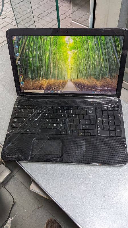 Toshiba laptop Core i3 2nd Gen 1