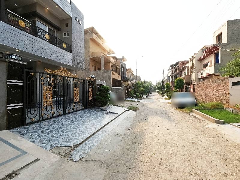 Own A House In 8 Marla Lahore Eden Boulevard Housing Sheme College Road 4