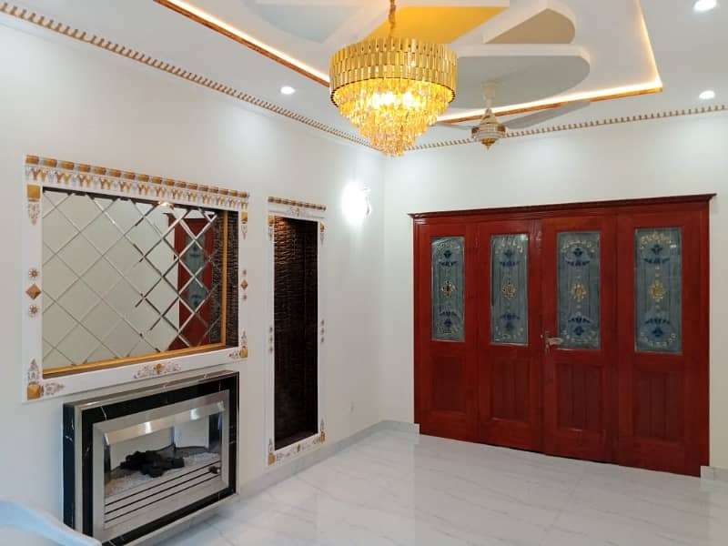 House For Grabs In 8 Marla Lahore 3