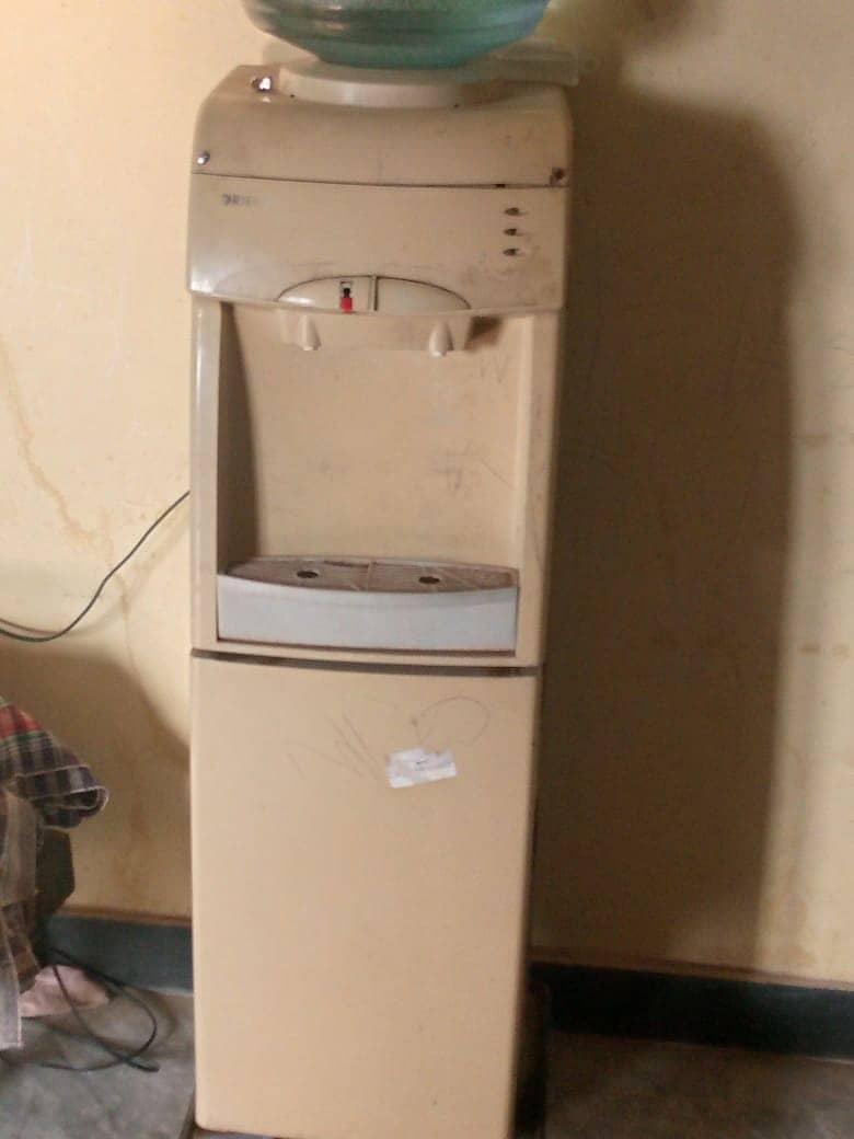 Used water dispensor 0