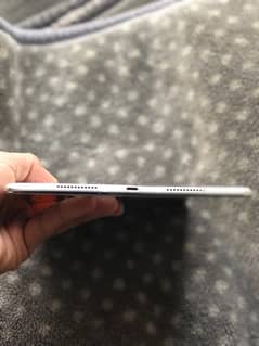 Ipad pro (9.7 inch) 128 GB for sale with cover