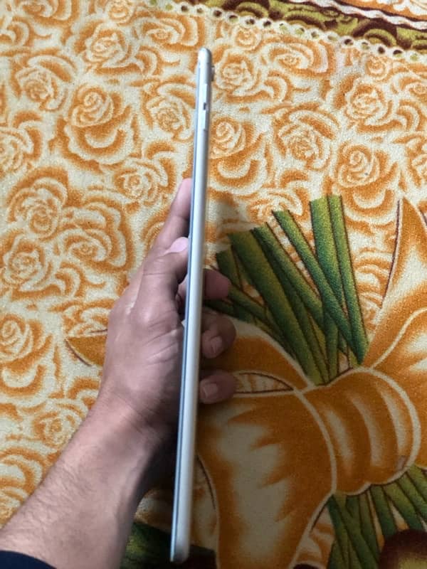 Ipad pro (9.7 inch) 128 GB for sale with cover 7