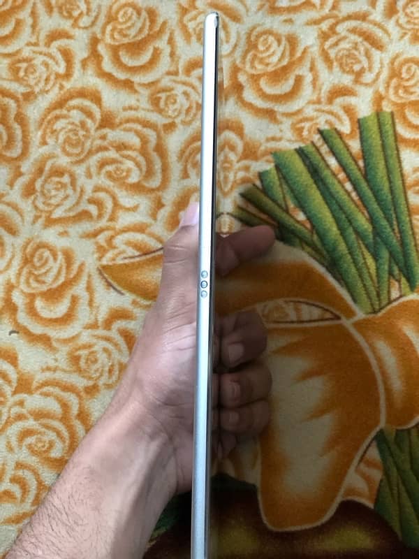 Ipad pro (9.7 inch) 128 GB for sale with cover 8