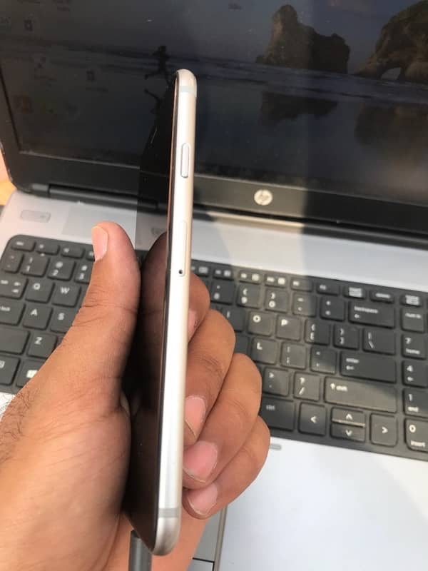 Iphone 6  10/10 Condition 2