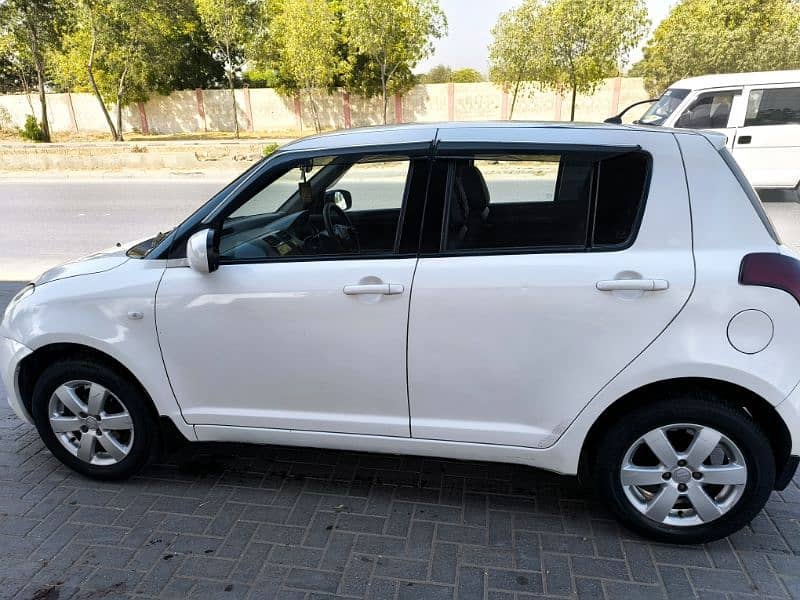 Suzuki Swift 2014 DLX 1.3 Good Condition 4