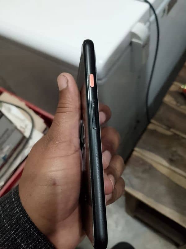 googal pixel 4  condition 9/10 (4/64) price 20000 4