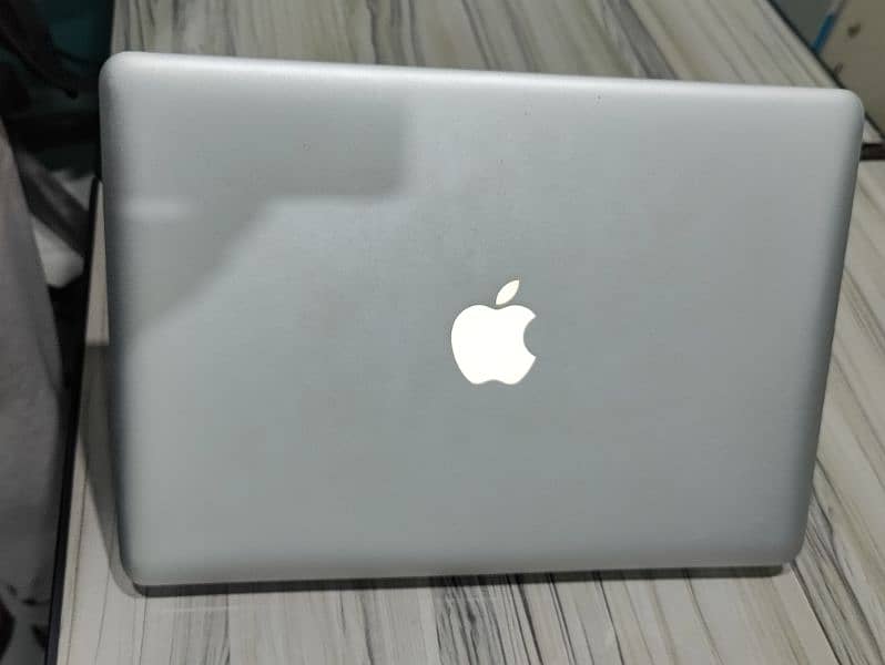 Urgent Selling MacBook Pro with charger 2012 Mid Mint Condition 3