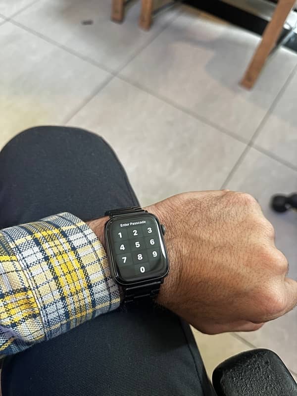 Apple Watch Series 5 44mm Space Grey - Always-On Display 0