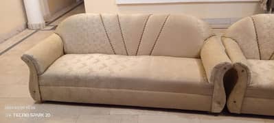 sofa 6 seater new condition solid wood ka banaa hua hai