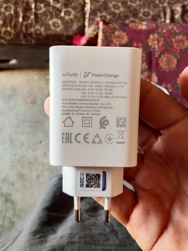 original charger vivo y28 44wat with original cabel 0