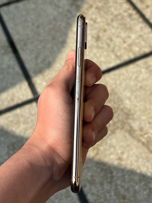 Iphone xs max pta approved 256gb tiptop condition 6