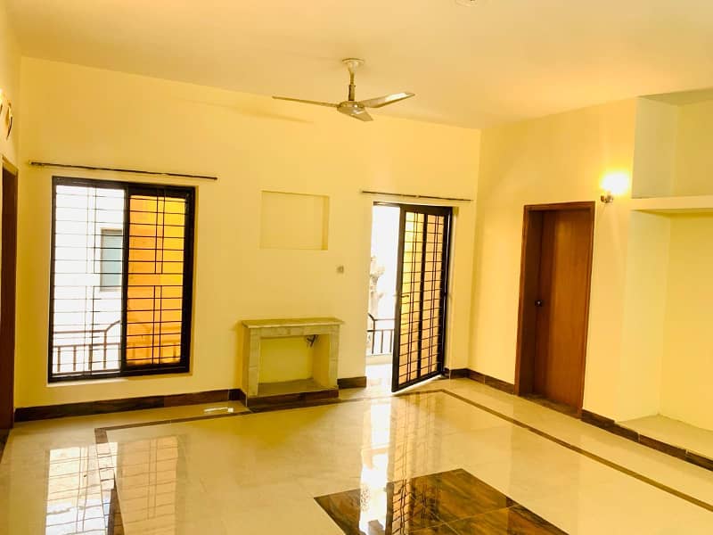 1 Kanal Modern Design Low Price Brand New Luxury Palace for RENT phase 3 w block hot located 0