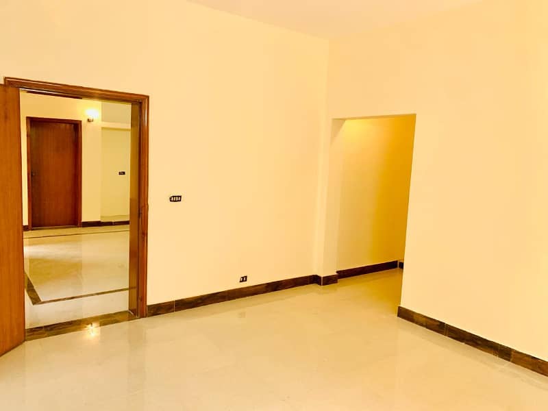 1 Kanal Modern Design Low Price Brand New Luxury Palace for RENT phase 3 w block hot located 7