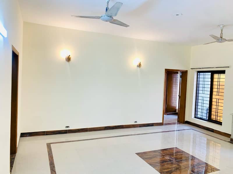 1 Kanal Modern Design Low Price Brand New Luxury Palace for RENT phase 3 w block hot located 15