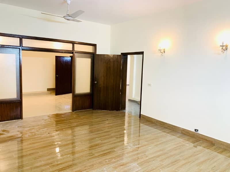 1 Kanal Modern Design Low Price Brand New Luxury Palace for RENT phase 3 w block hot located 32