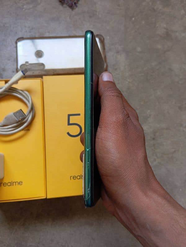 realme 5i 4/64 5