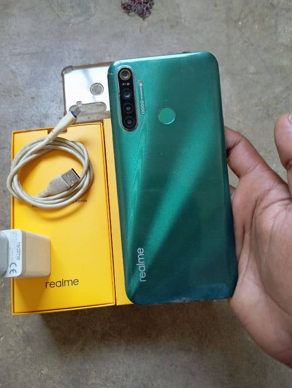 realme 5i 4/64 6