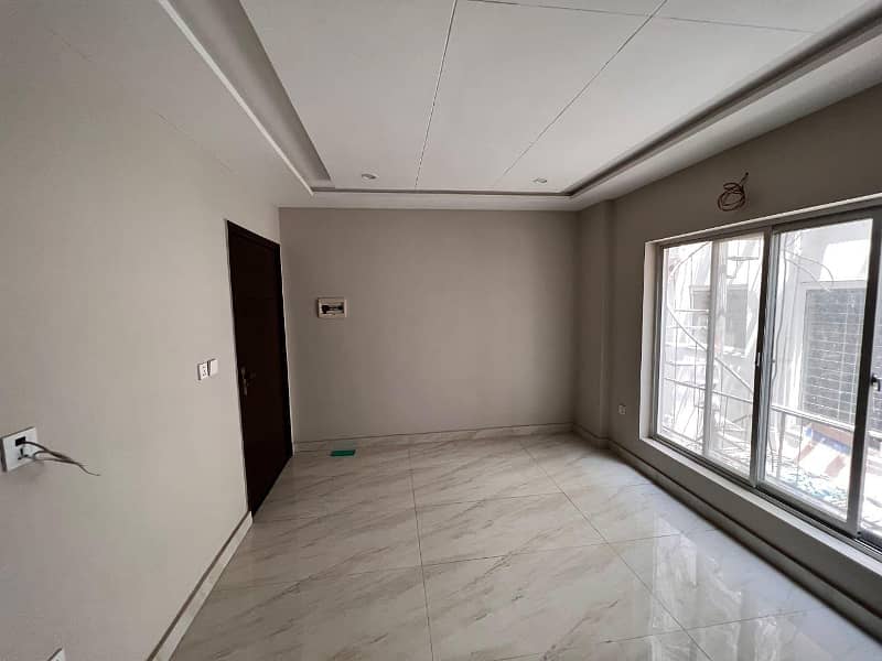 Studio Apartment For Sale In Bahria Town Lahore At Prime And Hot Location On Investor Rate 2