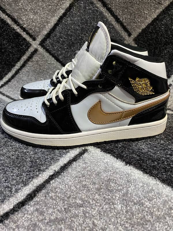 Jordan 1 high retro ( black gold ) 0