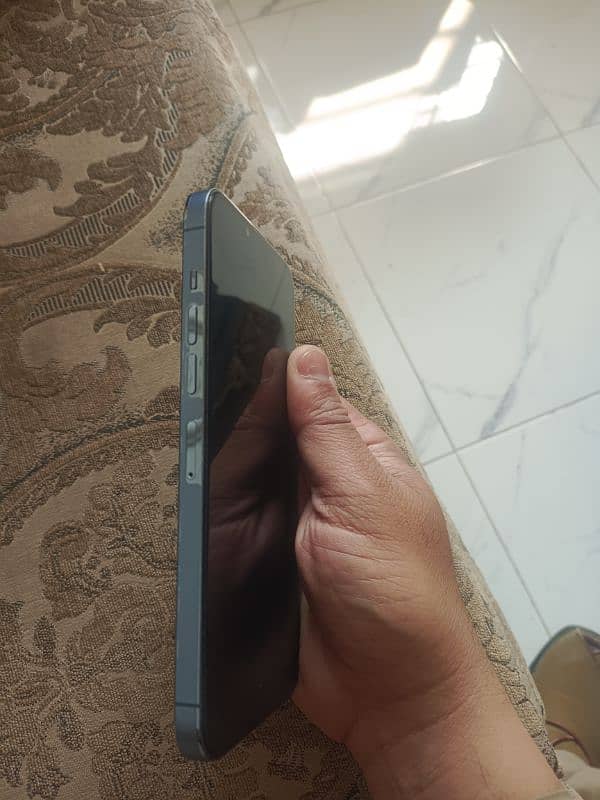 Iphone 13 pro max 512gb scratch less phone 4