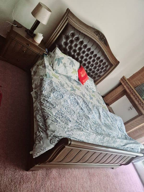 King size Bed + Side table, Mattress & Dressing 4