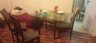 Dinning table for sale in good condition