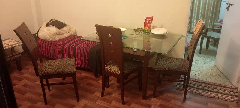 Dinning table for sale in good condition 1