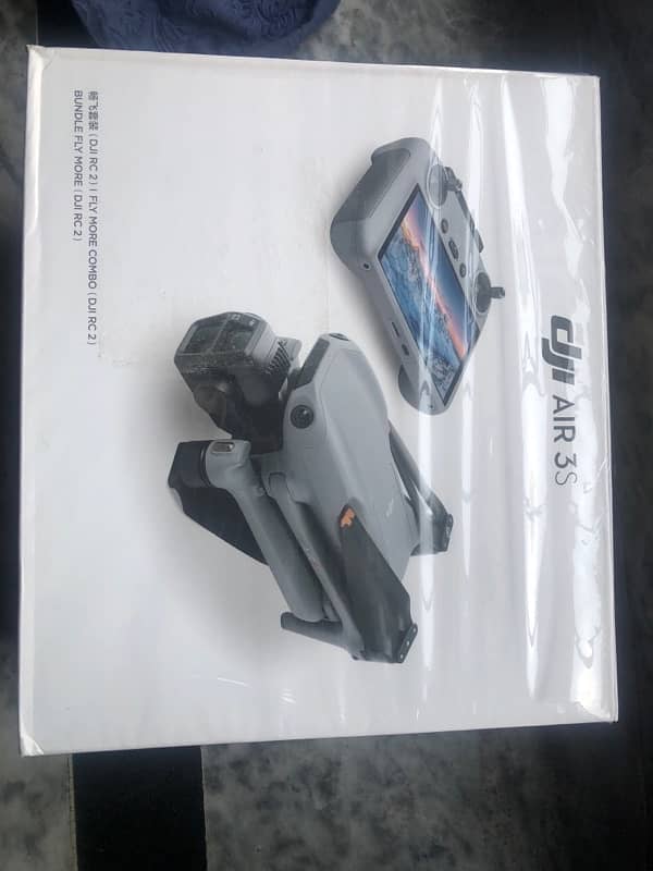 DJI AIR 3S -DJI RC -2 Controller latest - Fly More Combo 0