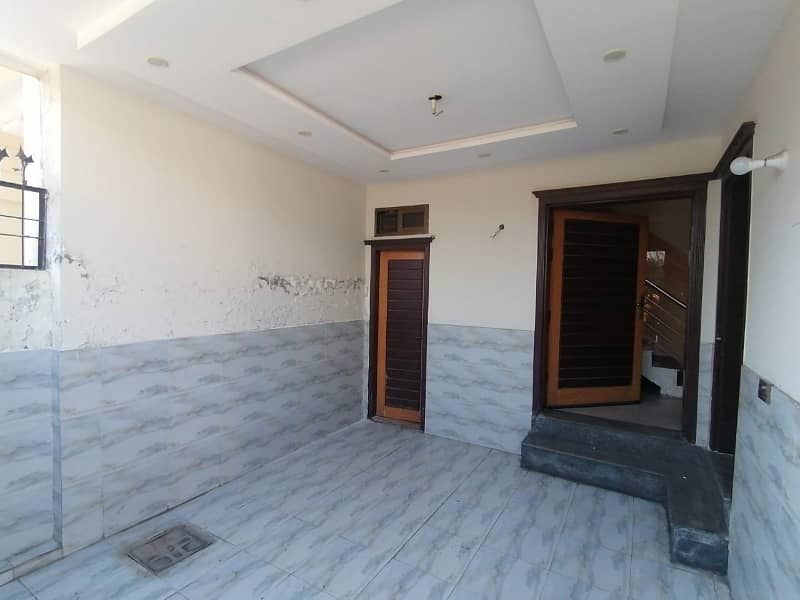 Prime Location 5 Marla House In Central Citi Housing Society For rent 3